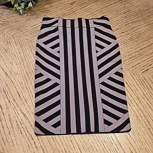 BCBGMaxazria size S stripe pencil bandage skirt - Picture 10 of 10